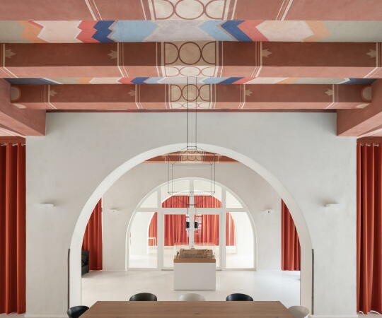 Diese dient nun als Gemeinschaftsraum. Die Malereien wurden weitgehend instand gesetzt.