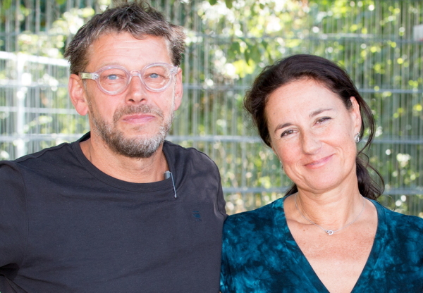 Alexander Hagner und Ulrike Schartner von gaupenraub +/- bauen fr obdachlose Menschen.