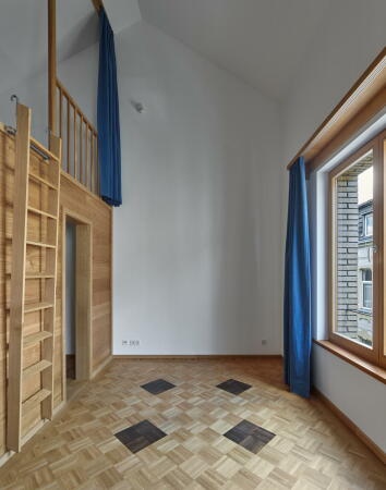 Alle sechs Apartments haben Einbauten mit Bad, K�chenzeile und Hochbett.