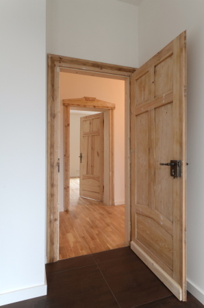 Restaurierte Bestandstren