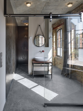 Remisenumbau von Klaus Roth in Berlin