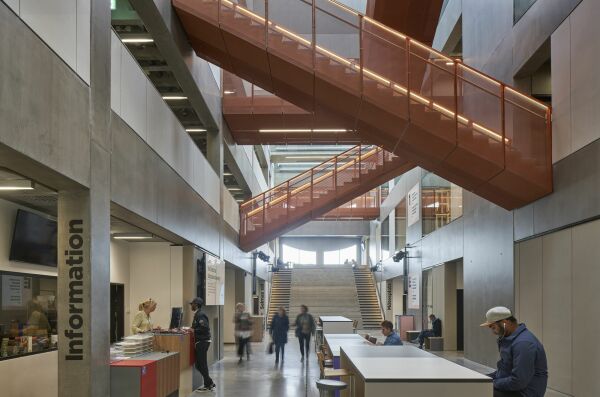 Stadtteilzentrum in Gteborg von White Arkitekter