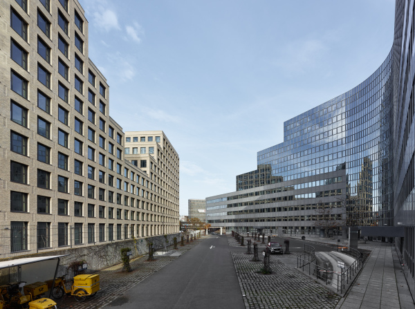 Hotel- und Bürobau von Max Dudler in Berlin