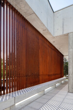 Campus-Restaurant in Grenoble von Chapuis Royer