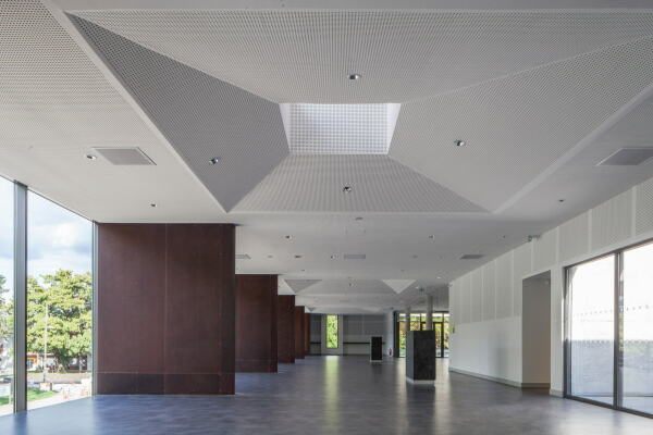 Campus-Restaurant in Grenoble von Chapuis Royer