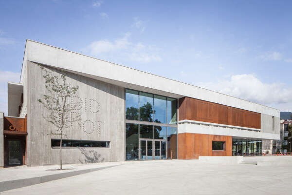 Campus-Restaurant in Grenoble von Chapuis Royer