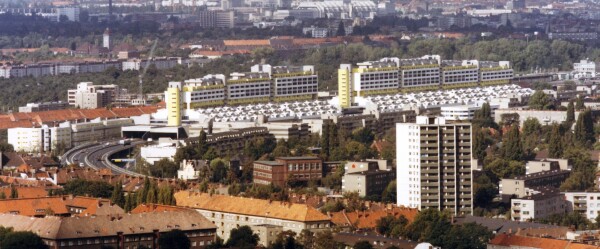 Autobahnüberbauung Schlangenbader Strae in Berlin, in Zusammenarbeit mit Gerhard und Klaus Krebs, 197182