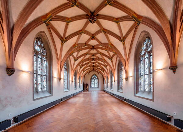 Die Aula stellt den bergang zum heutigen Speisesaal her.