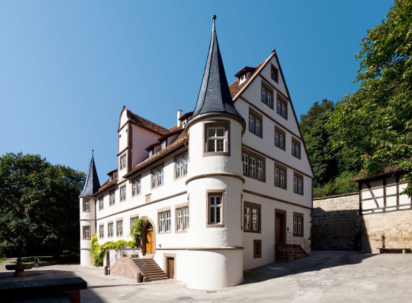 Das Jagdschloss entstand im 16. Jahrhundert. Es dient heute ebenfalls als Wohnheim.