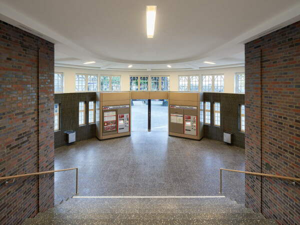 Sanierung von Trapez Architektur in Hamburg