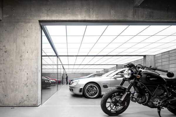 Privater Showroom mit Spa von Morari Arquitectura