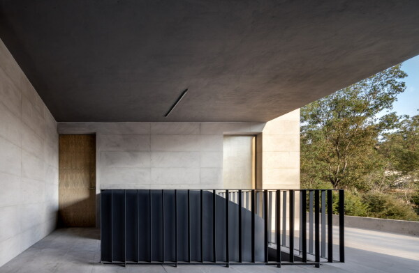 Privater Showroom mit Spa von Morari Arquitectura