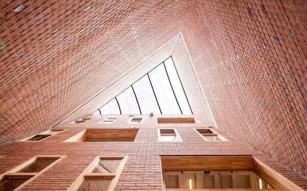 Gold in der Kategorie ffentliche Bauten: Civic Center 1015 in Barcelona von Harquitectes (Barcelona)