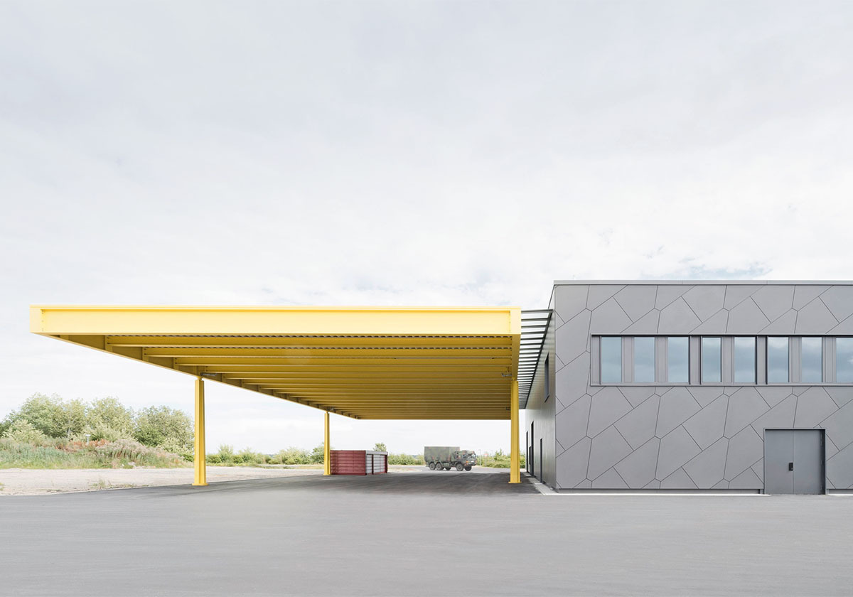 Farben für die Bundeswehr
 - Nachschubhalle in Niederstetten von Ecker Architekten