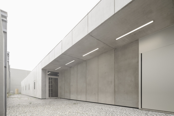 Regiegebude von Simon Freie Architekten