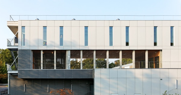 Schulzentrum bei Paris von Dietmar Feichtinger Architectes