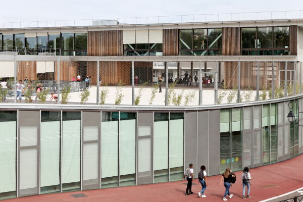 Schulzentrum bei Paris von Dietmar Feichtinger Architectes