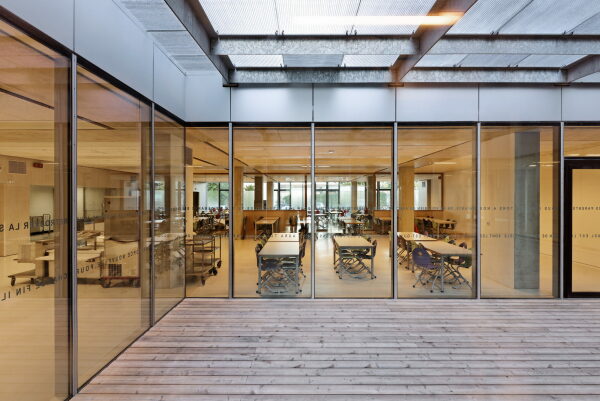 Schulzentrum bei Paris von Dietmar Feichtinger Architectes