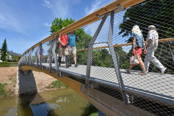 Nominiert: Stuttgarter Holzbrcke an der Birkelspitze in Weinstadt; Entwurf: Thorsten Helbig, Knippers Helbig