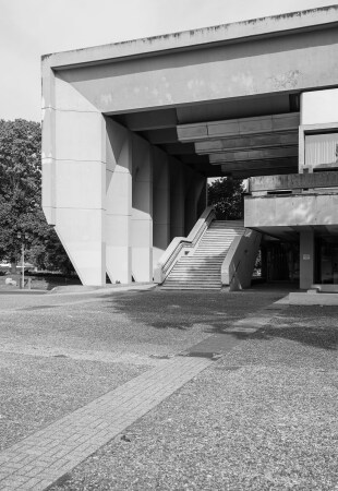 Aufnahme aus dem Buch Eventuell fr Jahrhunderte gebaut von Alexandra Apfelbaum und Moritz Kappen