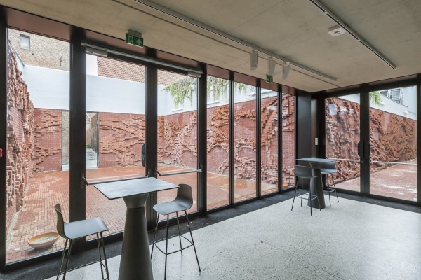 Blick aus dem Forum in zwei der Hfe