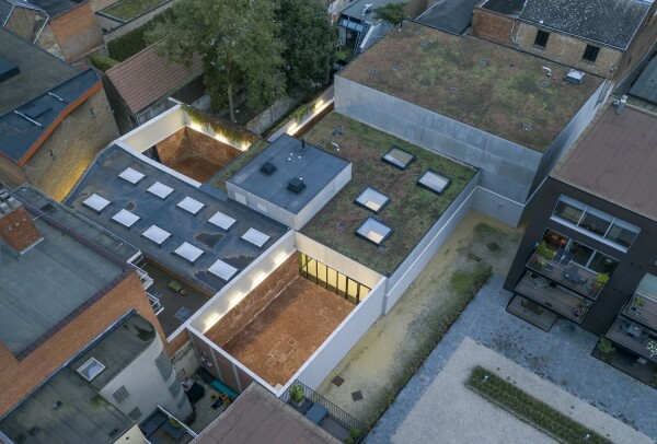 Die beiden ehemaligen Hallen einer Druckerei sind ber die drei Hfe und das neue Forum in der Mitte verbunden