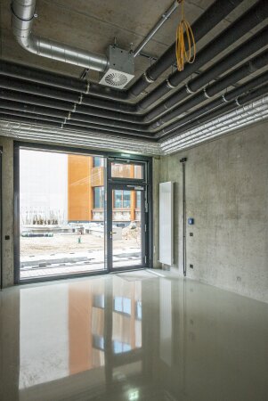 Durchgang zum Hof im Erdgeschoss des Neubaus