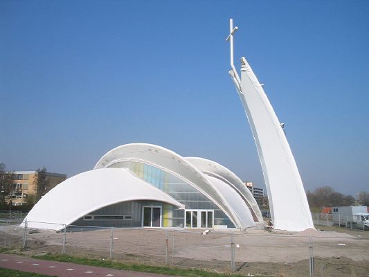 Neue Kirche in Maassluis fertig