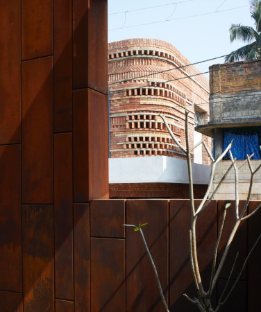 Gemeindezentrum in Bansberia bei Kolkata von Abin Design Studio