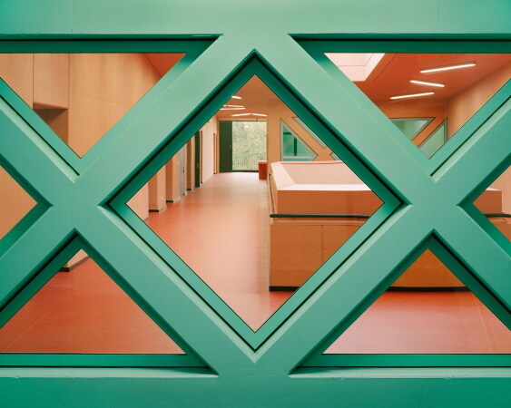 Erweiterung eines Gymnasiums von AFF in Kln