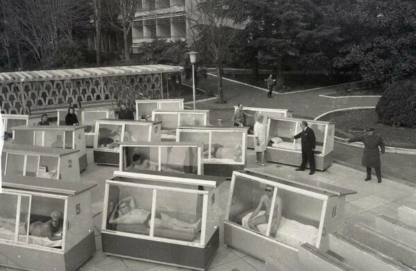 2021 Call for Ideas: Infrastructures of Care, Sanatorium Premium + kultura, Moskau/Rotterdam, Bild: Sanatorium in Sotchi (UdSSR, 1982)