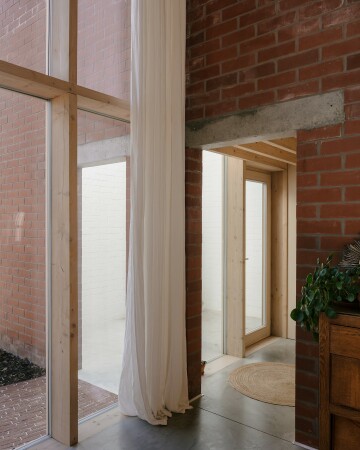 Blick von innen zum Eingang