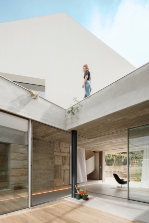 Umbau von Paulo Merlini Architectos in Portugal