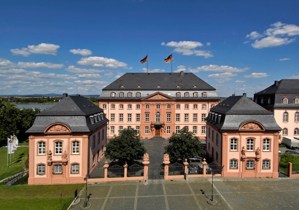 Seit Januar 2016 wird das Gebude des rheinland-pflzischen Landtags im Deutschhaus in Mainz erstmals seit 65 Jahren generalsaniert. sander.hofrichter architekten aus Ludwigshafen hatten 2014 den entsprechenden Wettbewerb gewonnen.