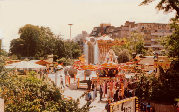 Einweihung des neuen Ebertplatzes im September 1977 im Rahmen des ersten Stra�enfests am Eigelstein, ausgerichtet vom B�rgerverein Eigelstein. Quelle: Gerd Franke