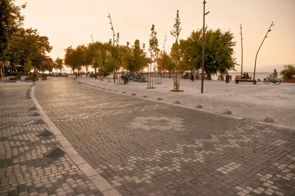 Ufergestaltung von Casanova + Hernandez in Albanien