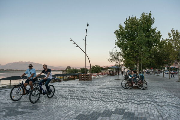 Ufergestaltung von Casanova + Hernandez in Albanien