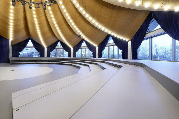 Eventhalle in Rapperswil von Carlos Martinez Architekten