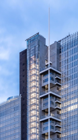 Brohochaus in Paris La Dfense von Cro&Co