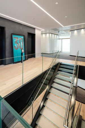 Brohochaus in Paris La Dfense von Cro&Co