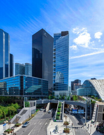 Brohochaus in Paris La Dfense von Cro&Co