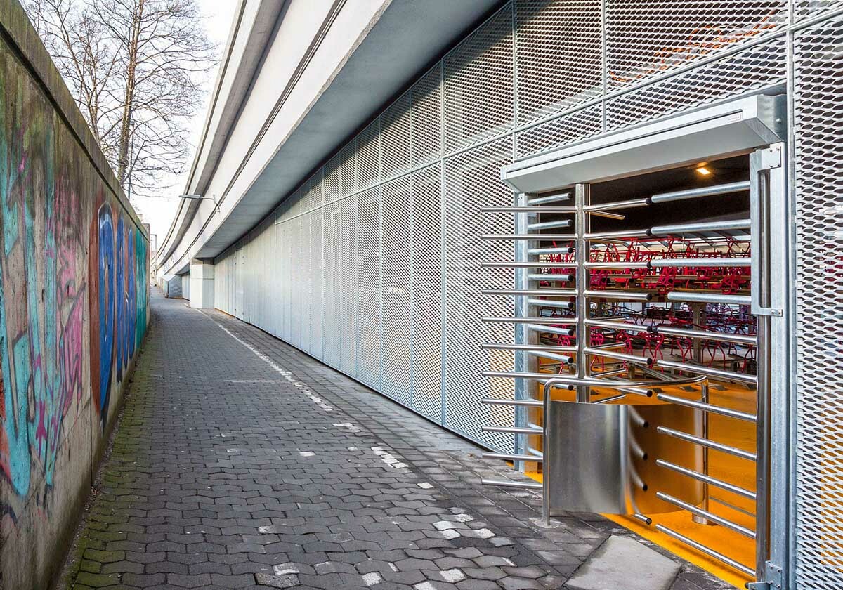 Potenzial unter der Hochstraße
 - Fahrradparkhaus in Mainz von Schoyerer Architekten_Syra