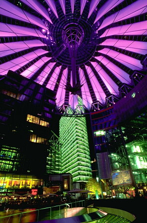Sony Center am Potsdamer Platz in Berlin, 1998. Foto: Andreas Tille / CC BY-SA 4.0 / Wikimedia