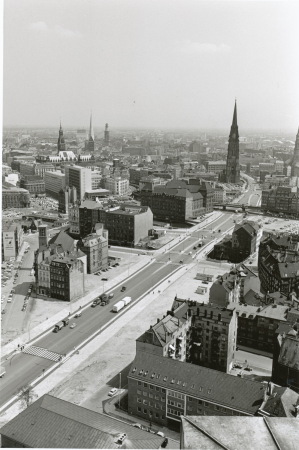 Ost-West-Strae in Hamburg in den 1950er Jahren.