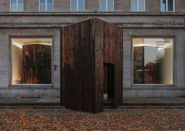 Auenaufnahme der Ausstellung Christoph Hesse - Open Mind Places (2020) in der Architektur Galerie Berlin von Jan Bitter.