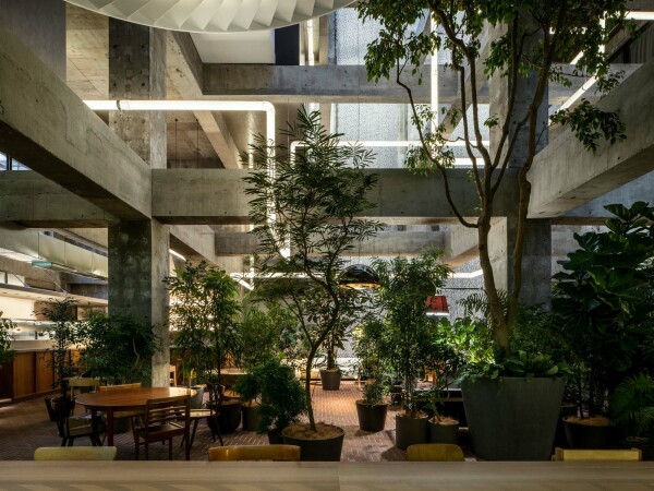 Hotelerweiterung von Sou Fujimoto Architects in Maebashi