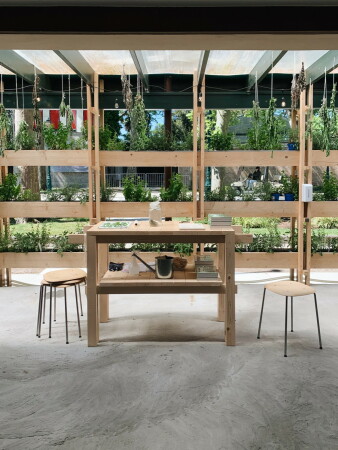 Con-nect-ed-ness im D�nischen Pavillon.