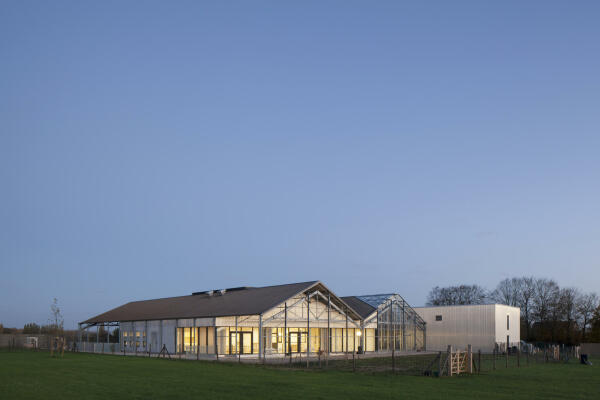 Hundetrainingszentrum von WE-S architecten bei Gent