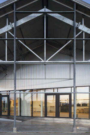 Hundetrainingszentrum von WE-S architecten bei Gent