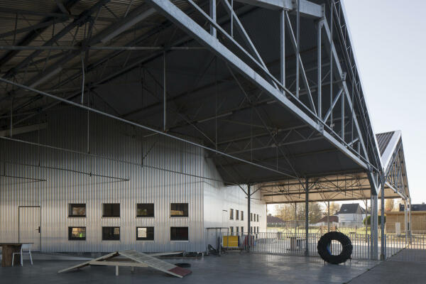 Hundetrainingszentrum von WE-S architecten bei Gent